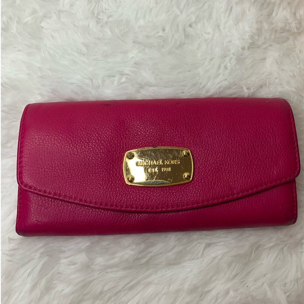 Michael Kors Pink Wallet - Picture 1 of 8